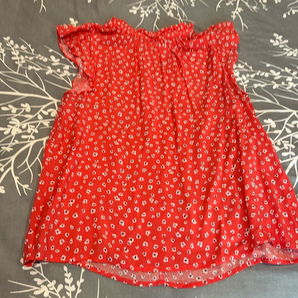 Woman’s GAP Shirt